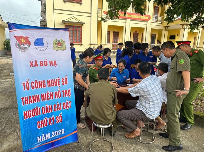 Hơn 7.000 thanh niên Bắc Ninh đồng loạt hỗ trợ chuyển đổi số