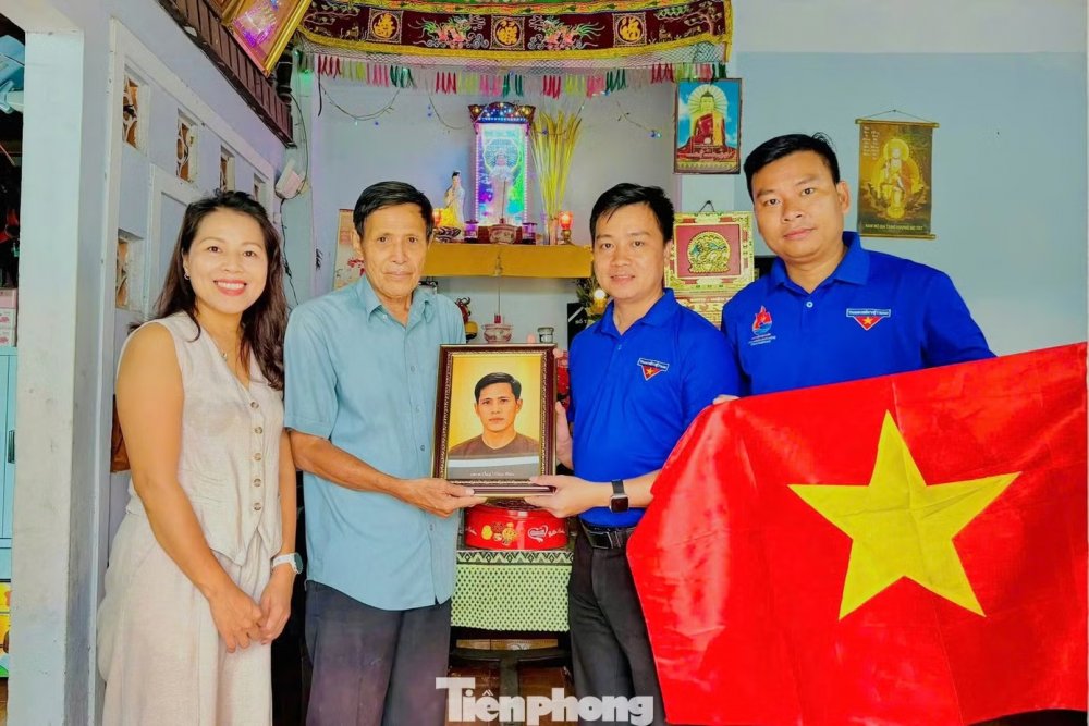 Món quà đặc biệt dành cho gia đình liệt sĩ dịp Tết Độc lập