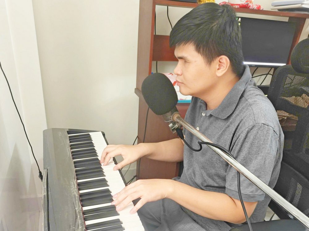 Thắp sáng cuộc đời bằng tri thức và âm nhạc