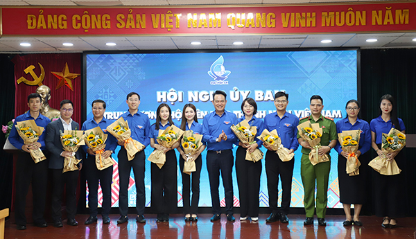 Ca sĩ Hòa Minzy tham gia Ủy ban Trung ương Hội Liên hiệp thanh niên Việt Nam