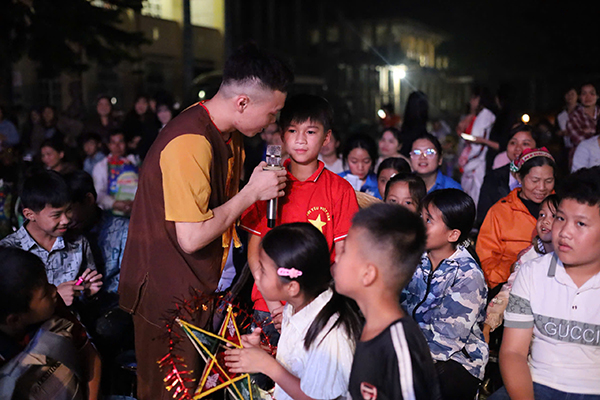 Trung thu cho em 2026: Mang yêu thương đến với các em thiếu nhi xã Vân Sơn
