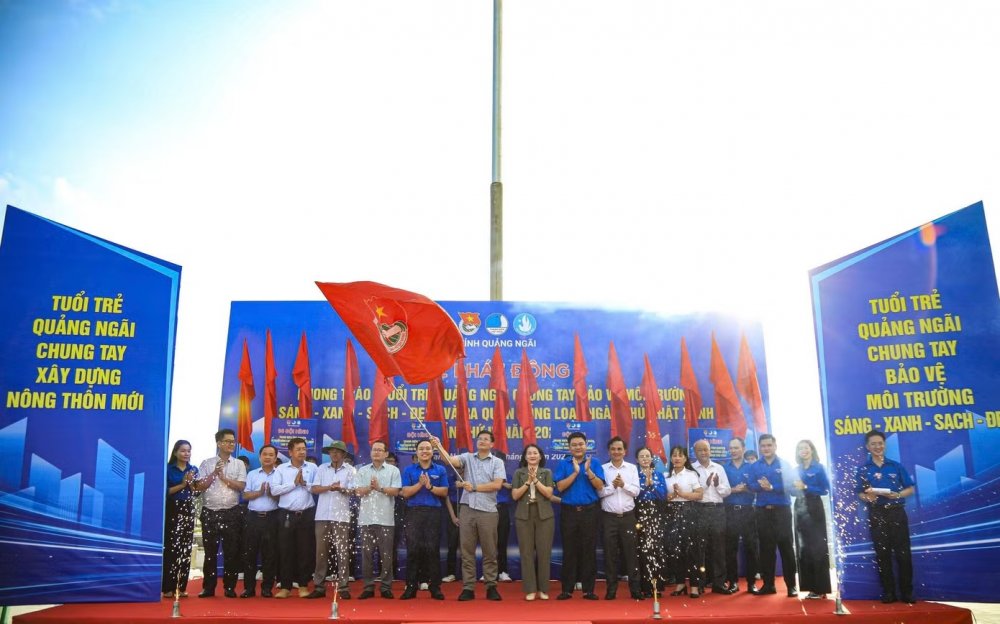 Tuổi trẻ chung tay xóa ‘điểm đen’ môi trường