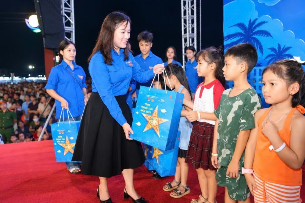 Thiếu nhi Thái Nguyên vui hội trăng rằm
