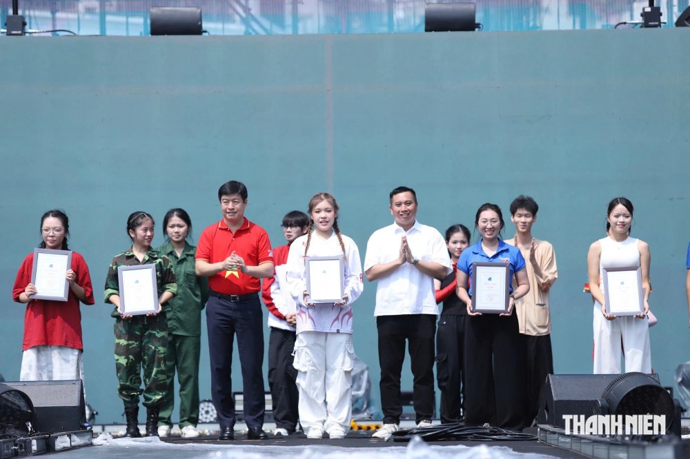 'Cháy' hết mình cùng Liên hoan nhóm nhảy thanh niên, sinh viên 2026 tại hồ Hoàn Kiếm