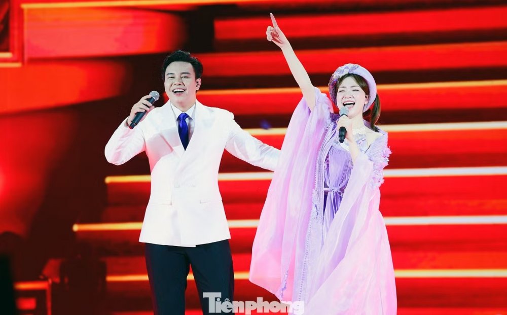 Hòa Minzy, Đông Hùng bùng nổ trong đêm nhạc thanh niên