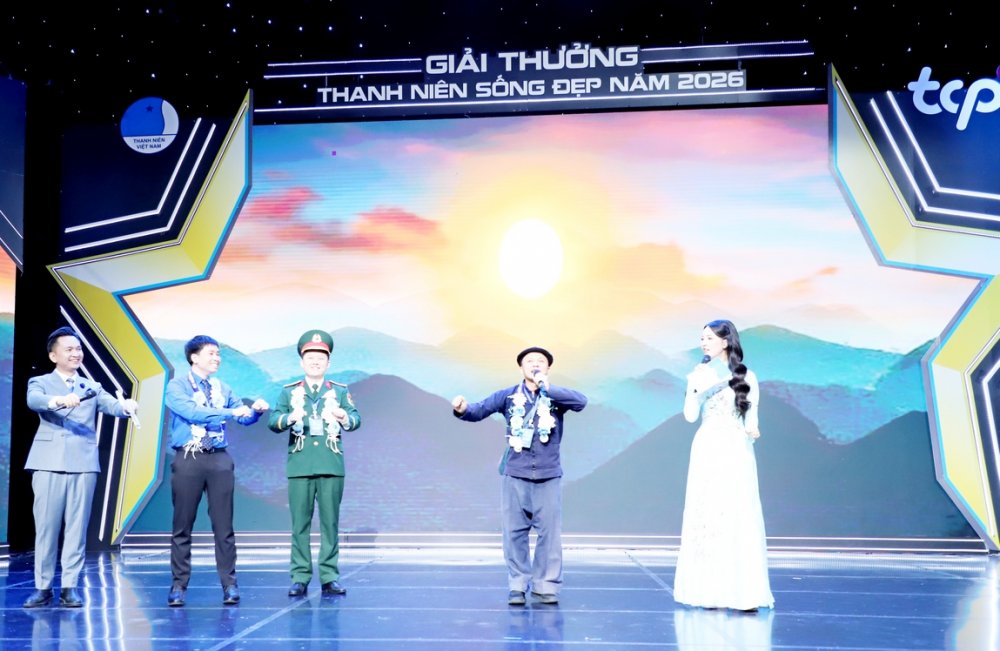 Chàng trai dân tộc Mông khuấy động sân khấu Gala 