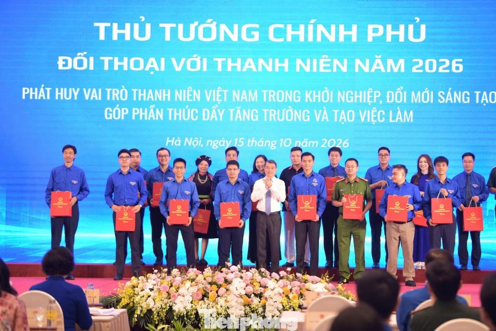 Hòa Minzy, Đen Vâu cùng nhiều gương mặt trẻ nổi bật được Thủ tướng biểu dương