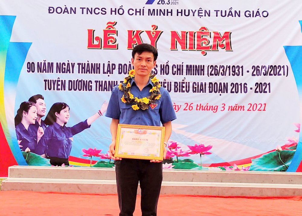 Thầy giáo Phạm Tiến Dũng: 22 năm giữ lửa phong trào Đội nơi vùng cao