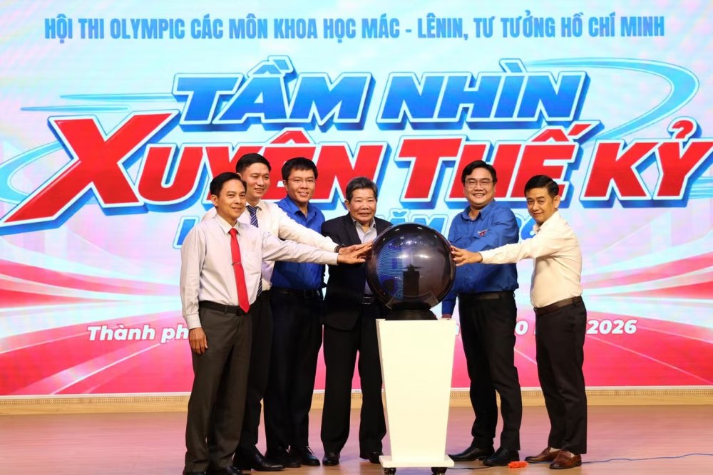Bạn trẻ thi kiến thức lý luận, thực tiễn phát triển của đất nước