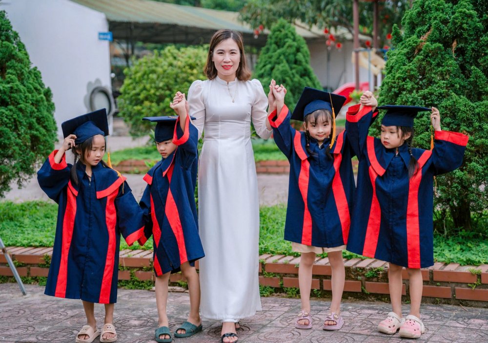 Cô giáo Phan Thị Hồng Quyên: 