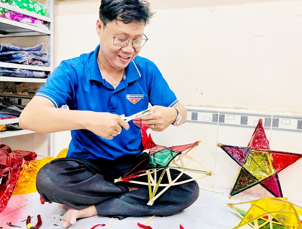 Người thầy tận tâm với học trò nghèo vùng Bảy Núi